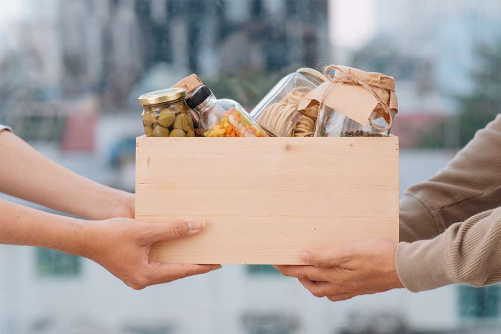 Foto: Box mit Lebensmitteln